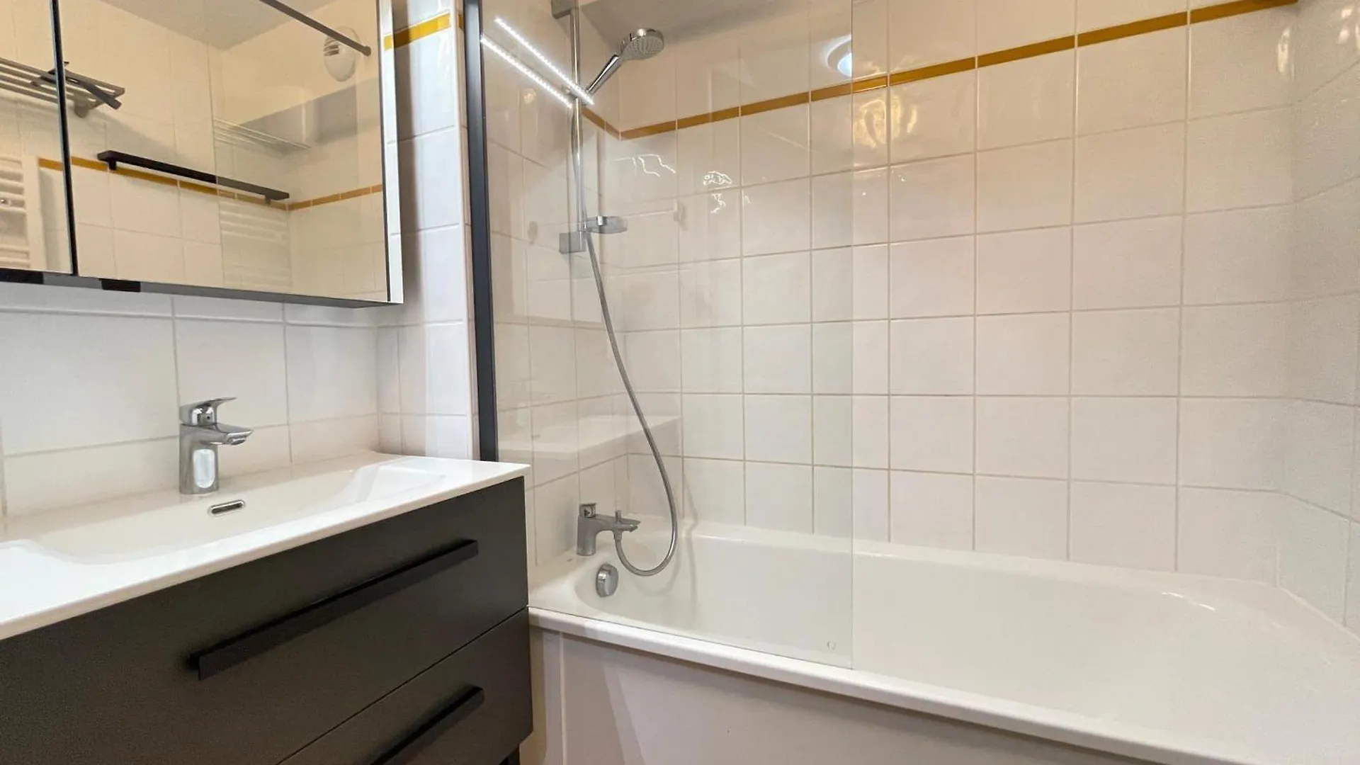 Appartement 2 Chambres Au Pied Des Pistes Avec Piscine Interieure - Fr-1-505-226 弗吕梅 公寓
